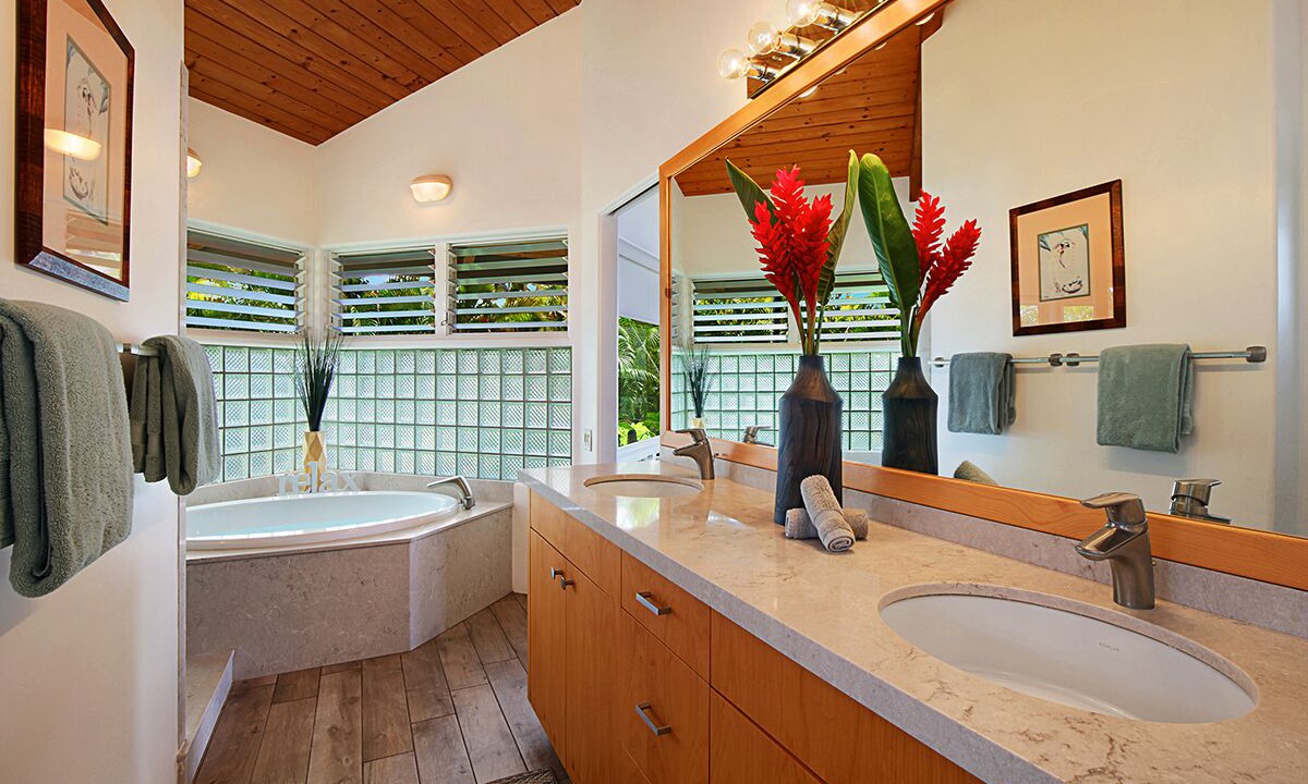 Photo of Bathroom in Poipu