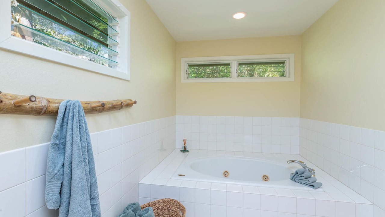 Photo of Bathroom in Wainiha