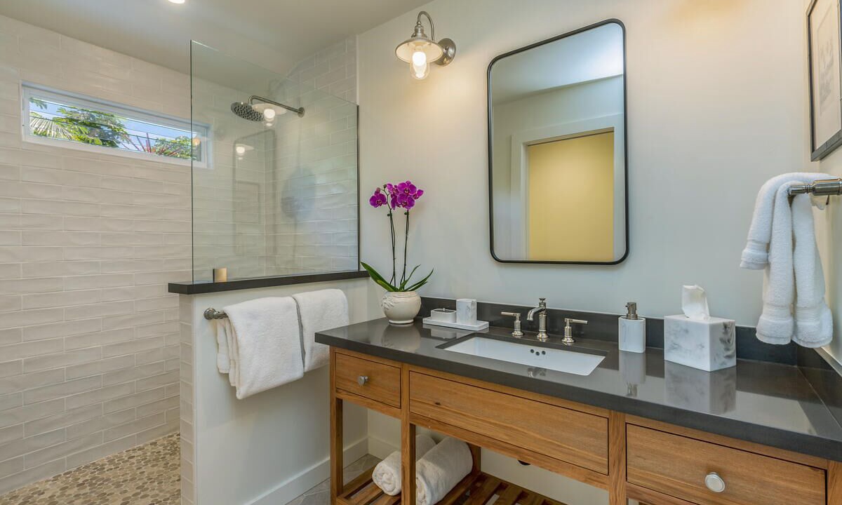 Photo of Bathroom in Wainiha