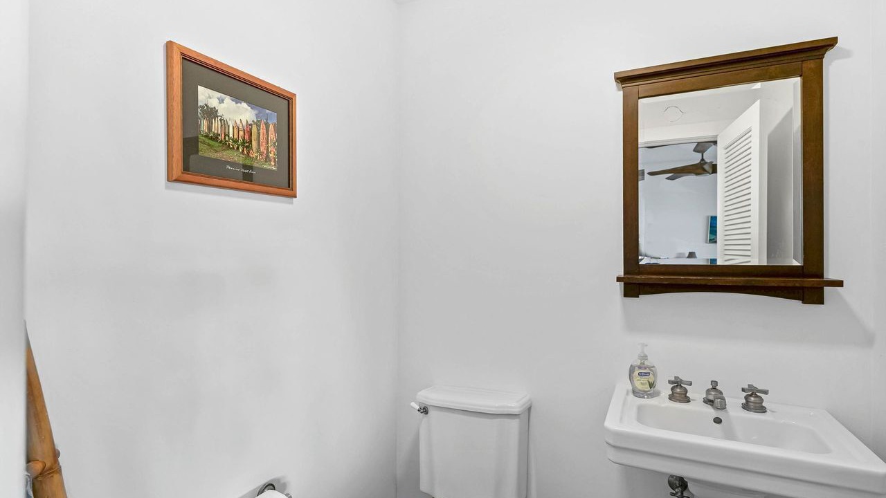 Photo of Bathroom in Wainiha