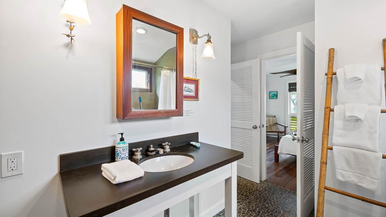 Photo of Bathroom in Wainiha