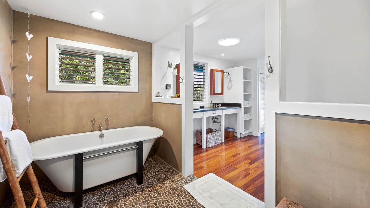 Photo of Bathroom in Wainiha