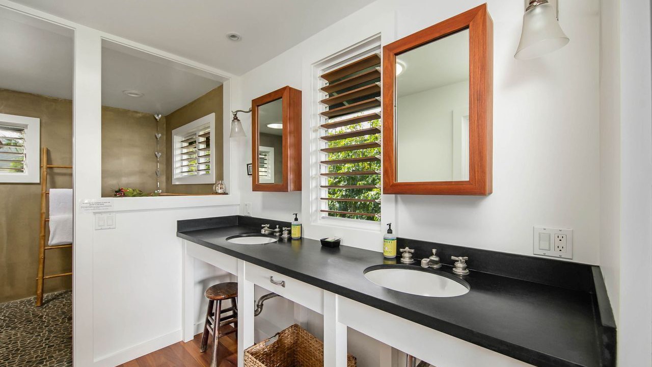 Photo of Bathroom in Wainiha