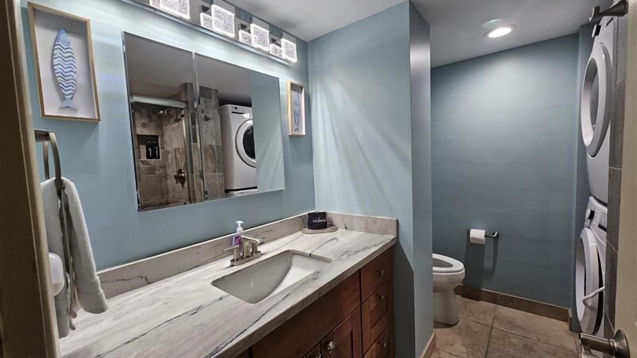Photo of Bathroom in Kahaluu Bay