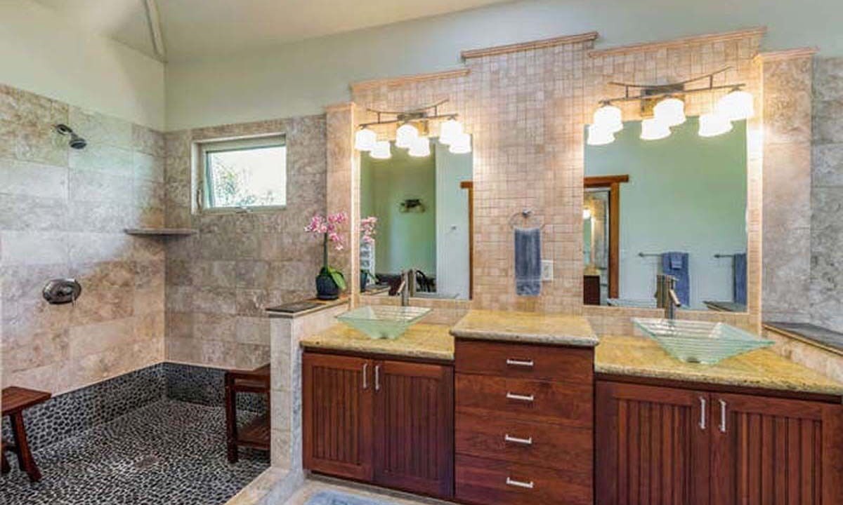 Photo of Bathroom in Queen Emmas Bluffs