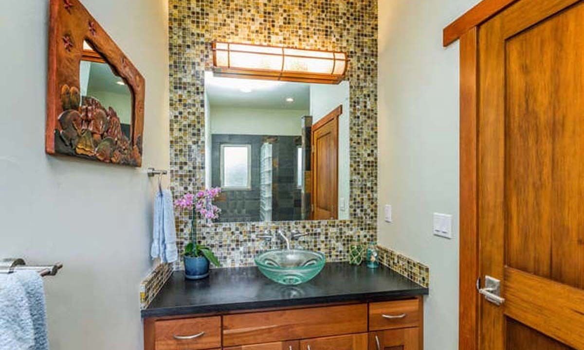 Photo of Bathroom in Queen Emmas Bluffs