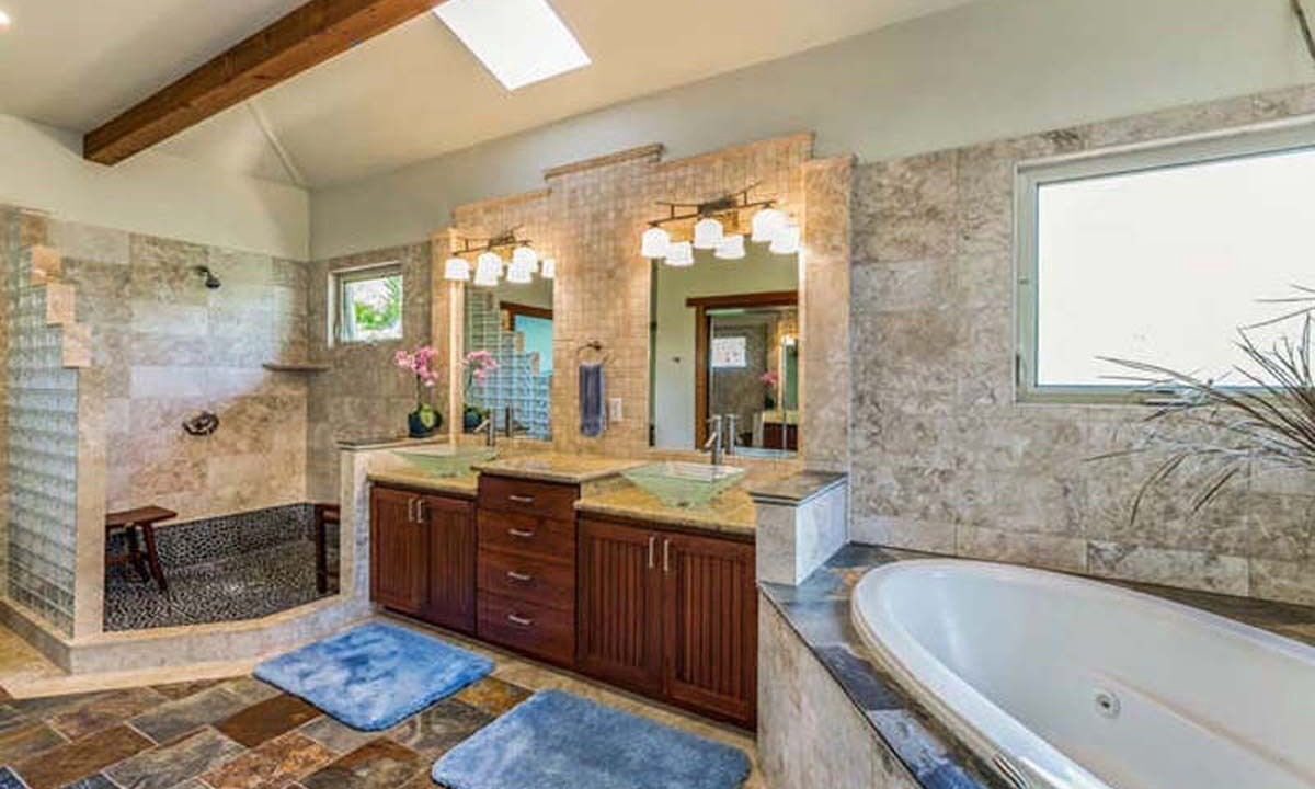 Photo of Bathroom in Queen Emmas Bluffs