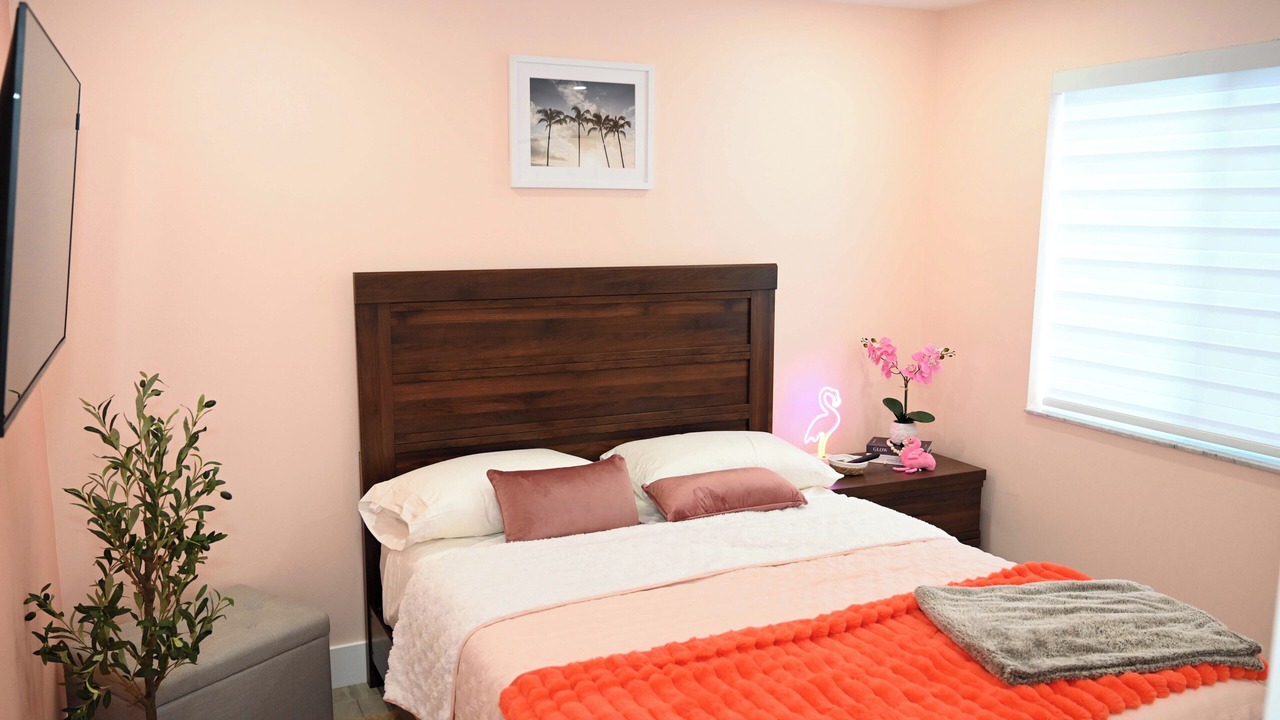 Photo of Bedroom in Ludlam