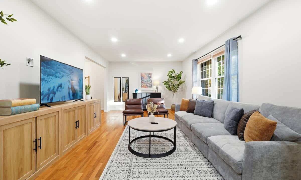 Photo of Livingroom in Tucker
