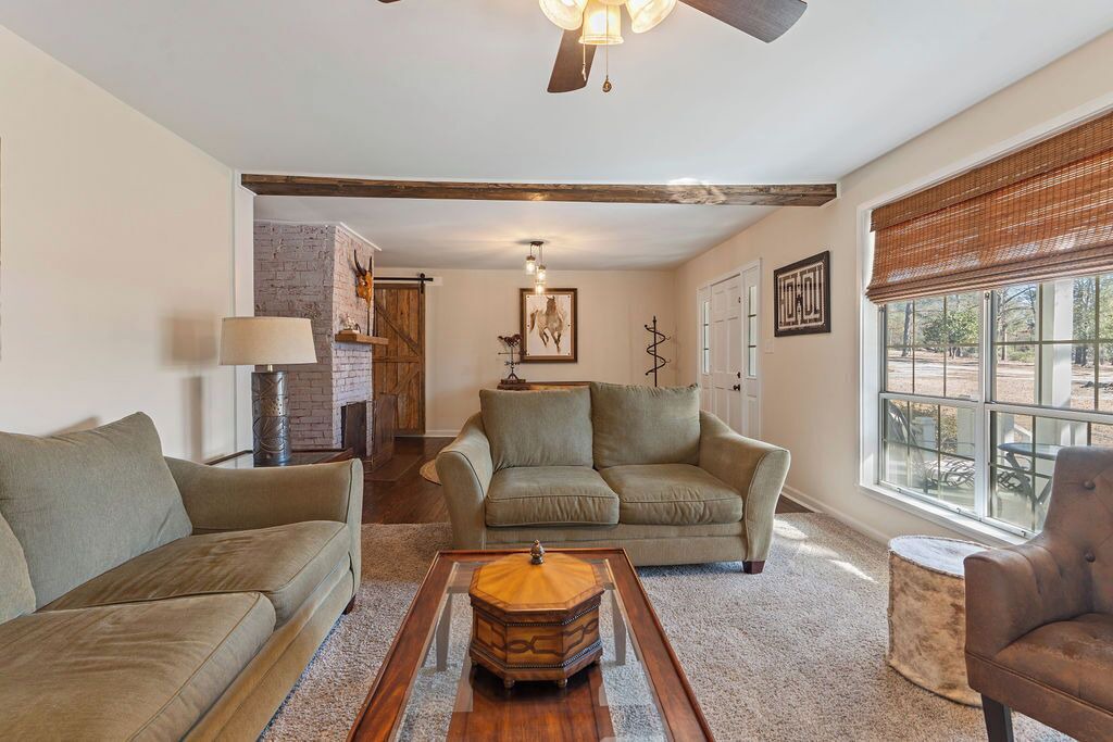 Photo of Livingroom in Peach Orchard