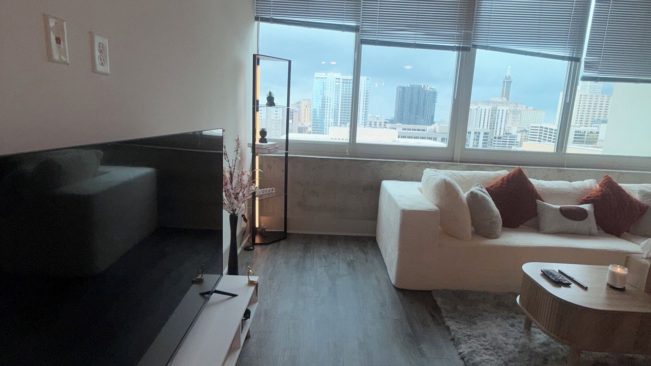 Photo of Livingroom in Peachtree Center