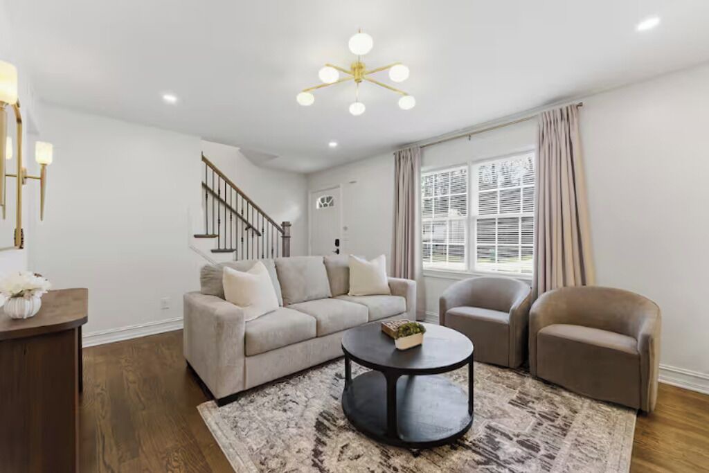 Photo of Livingroom in Tucker