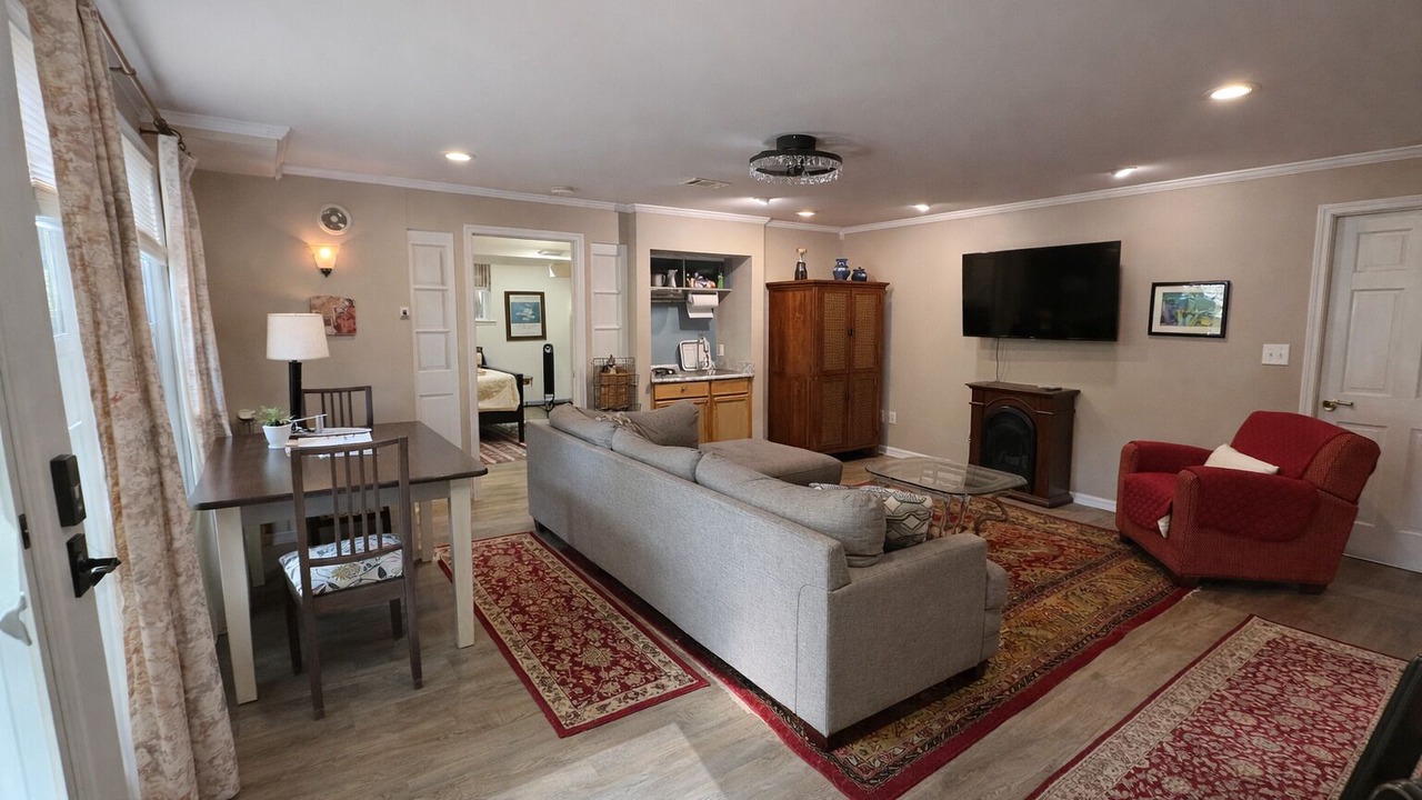 Photo of Livingroom in Sandy Springs