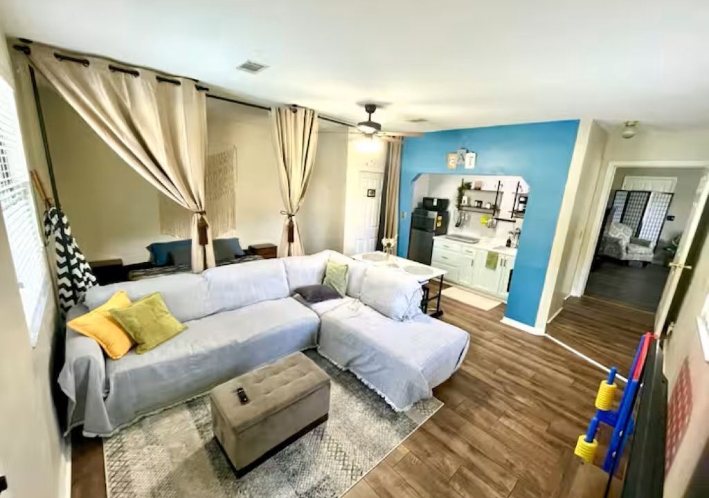 Photo of Livingroom in Lake City
