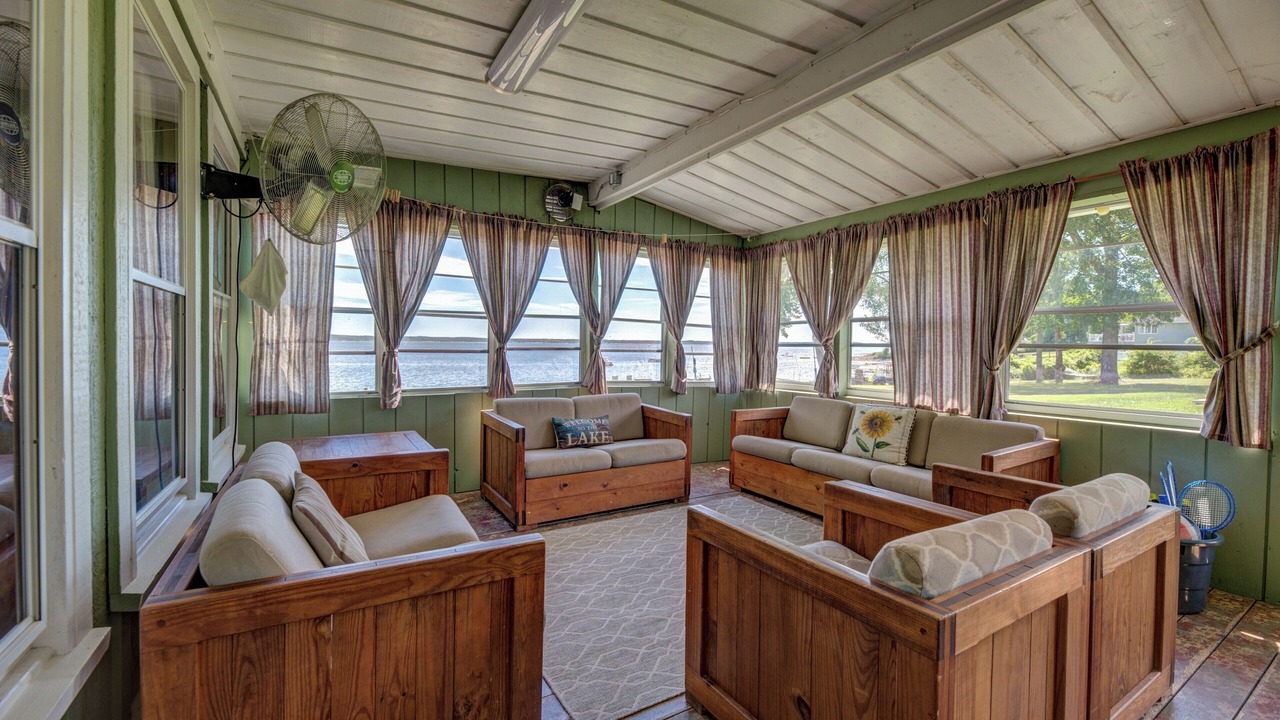 Photo of Livingroom in Mayfield