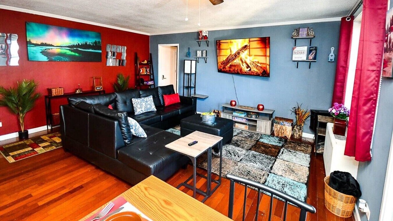 Photo of Livingroom in Fairlie-Poplar Historic District