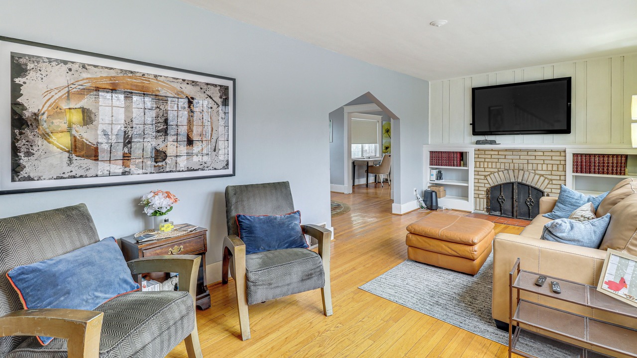 Photo of Livingroom in Clifton Heights