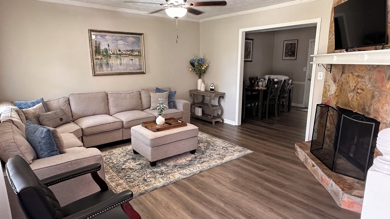 Photo of Livingroom in Lawrenceville