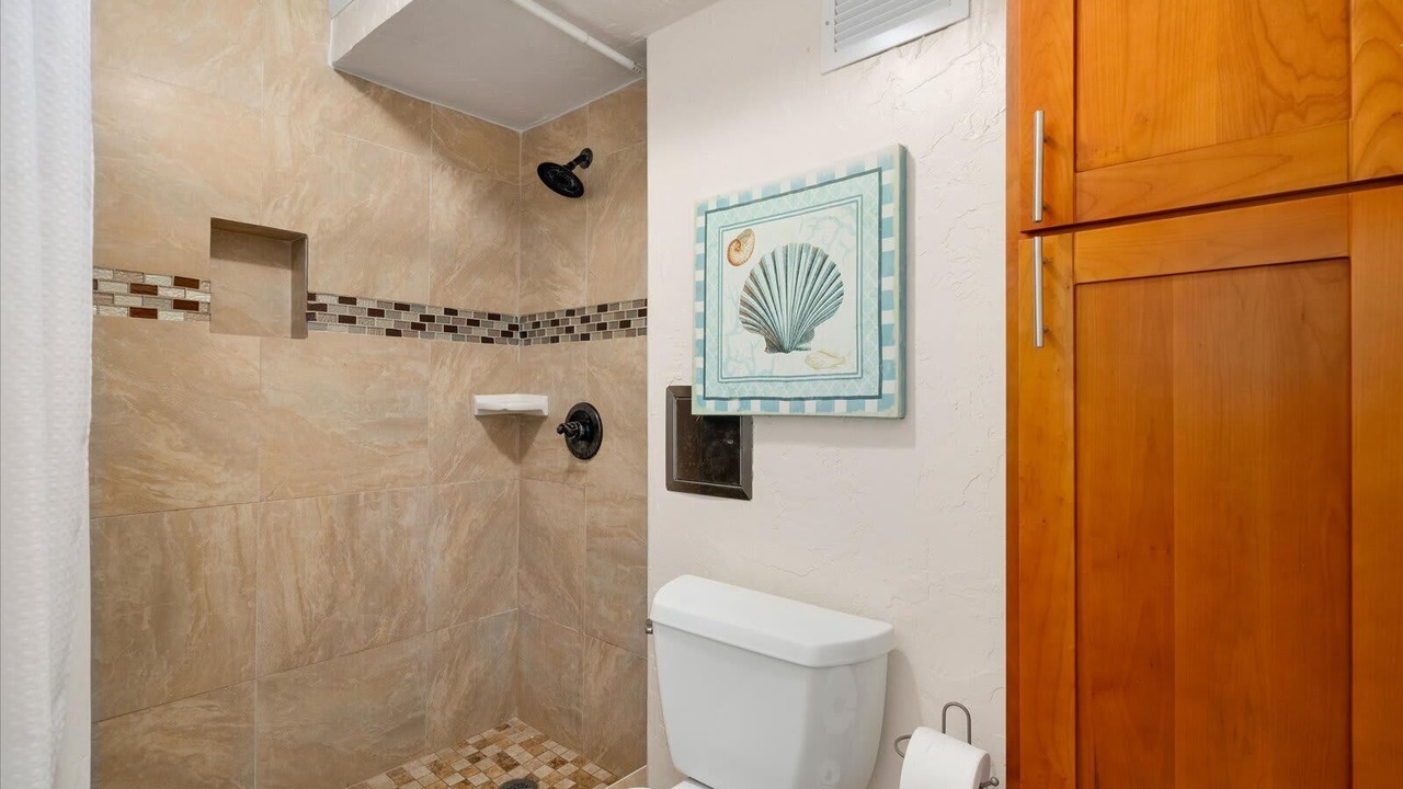 Photo of Bathroom in Punaluu