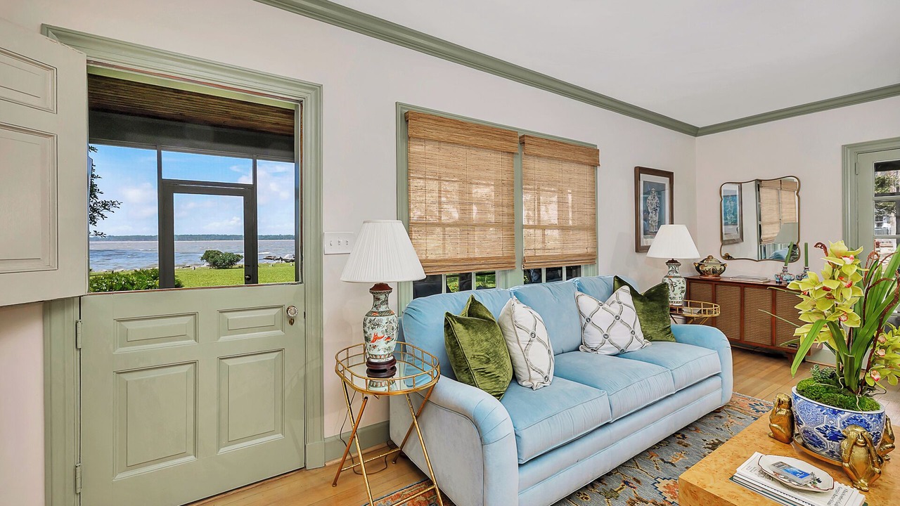 Photo of Livingroom in King City