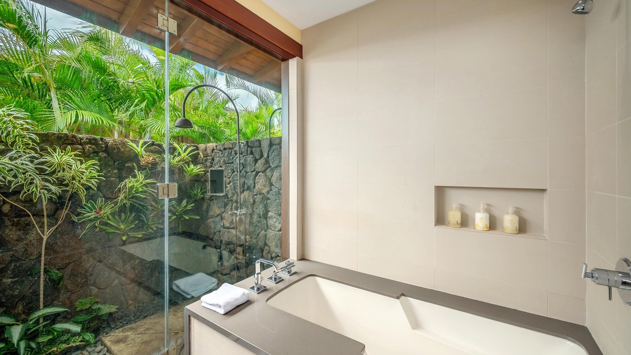 Photo of Bathroom in Poipu
