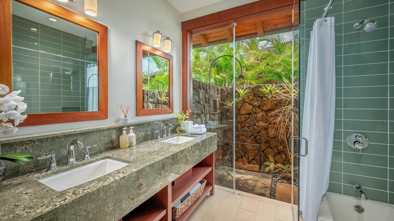 Photo of Bathroom in Poipu