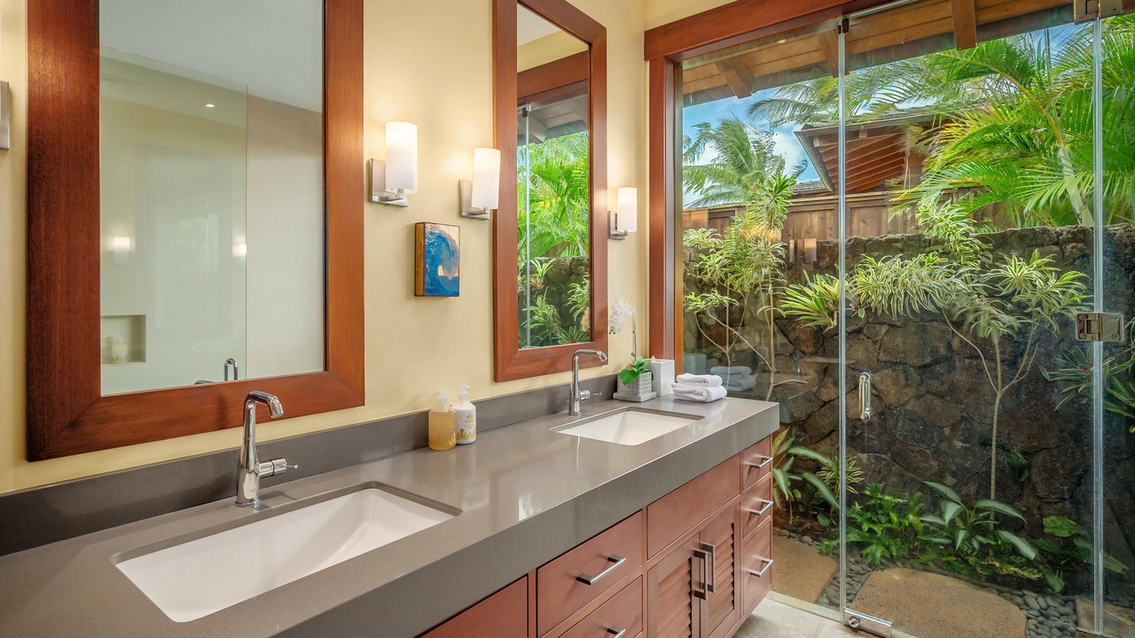 Photo of Bathroom in Poipu