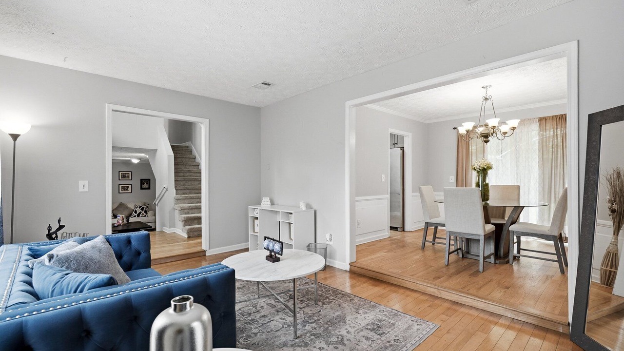 Photo of Livingroom in Addison Heights
