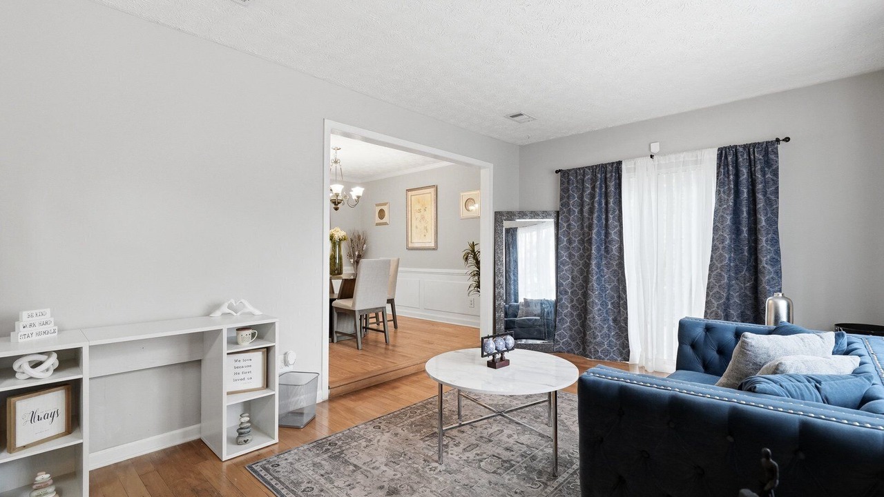 Photo of Livingroom in Addison Heights
