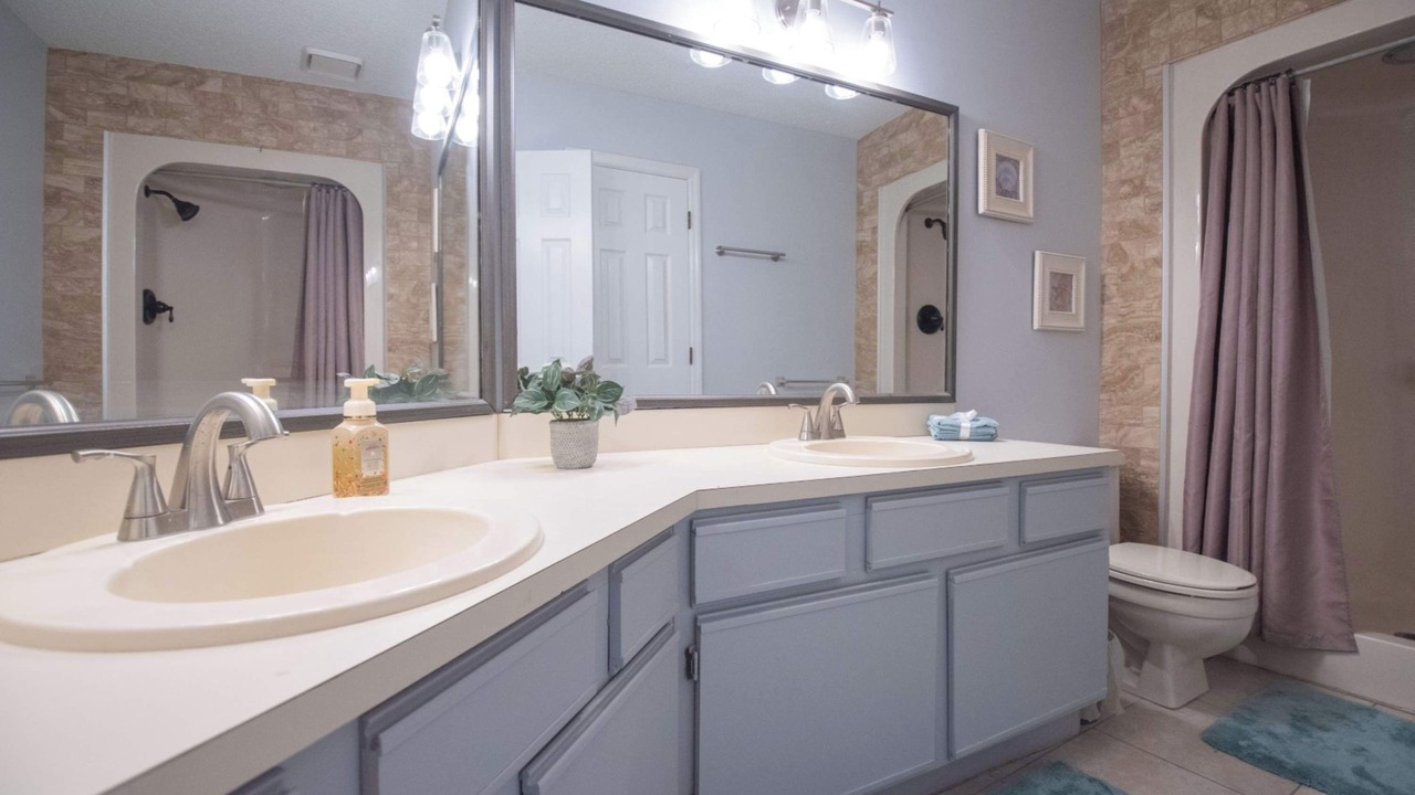 Photo of Bathroom in Kingsland