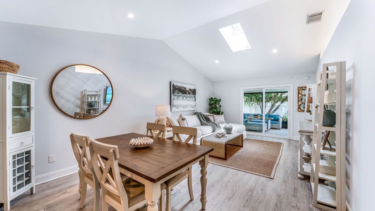 Photo of Livingroom in Dolphin's Cove