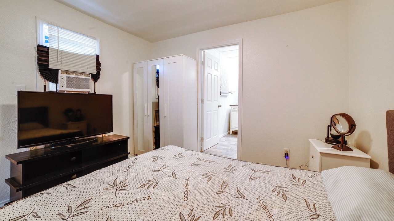 Photo of Bedroom in Downtown Riverside