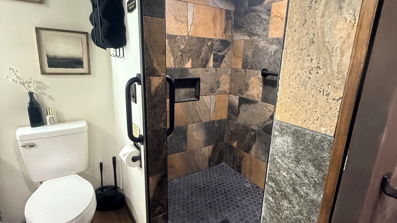 Photo of Bathroom in Nahunta