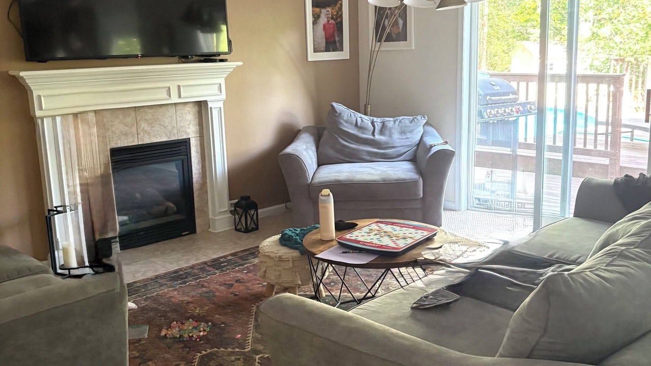 Photo of Livingroom in Queensbury