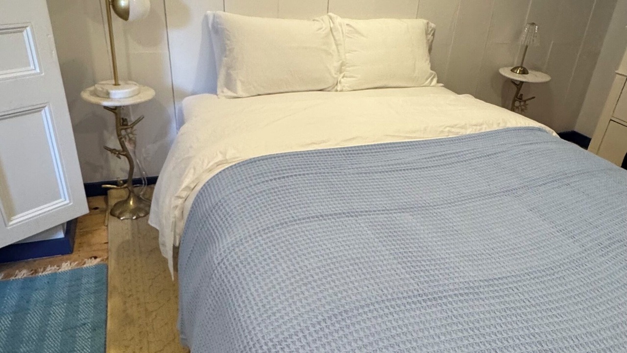 Photo of Bedroom in Hollowville