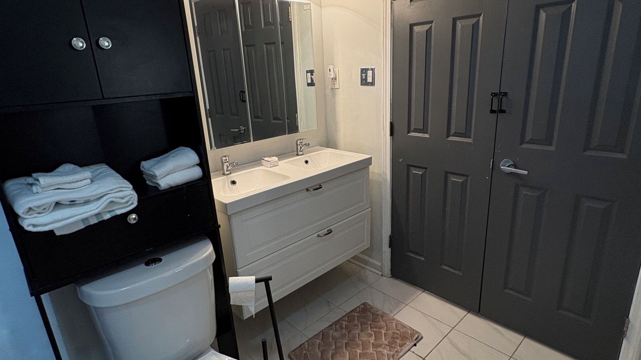Photo of Bathroom in Belvedere Park