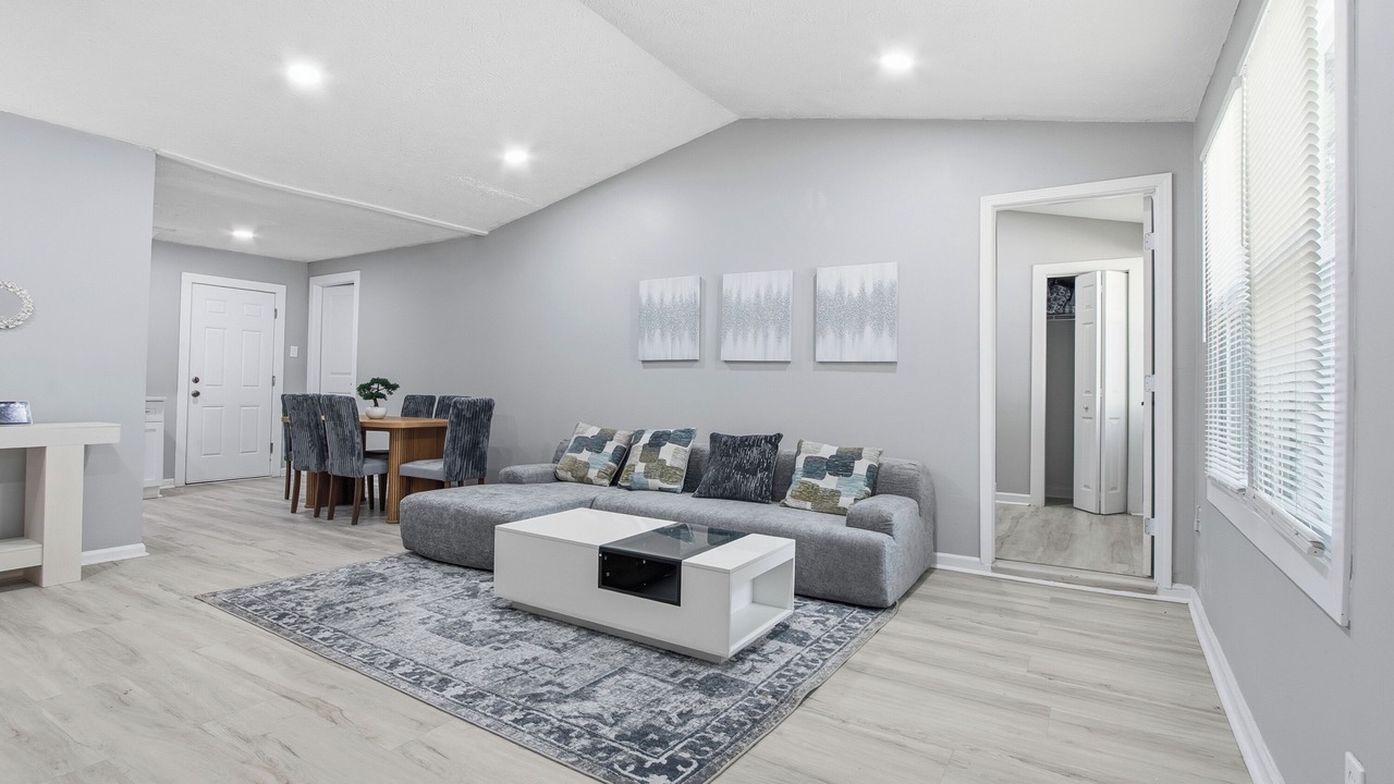 Photo of Livingroom in Doraville