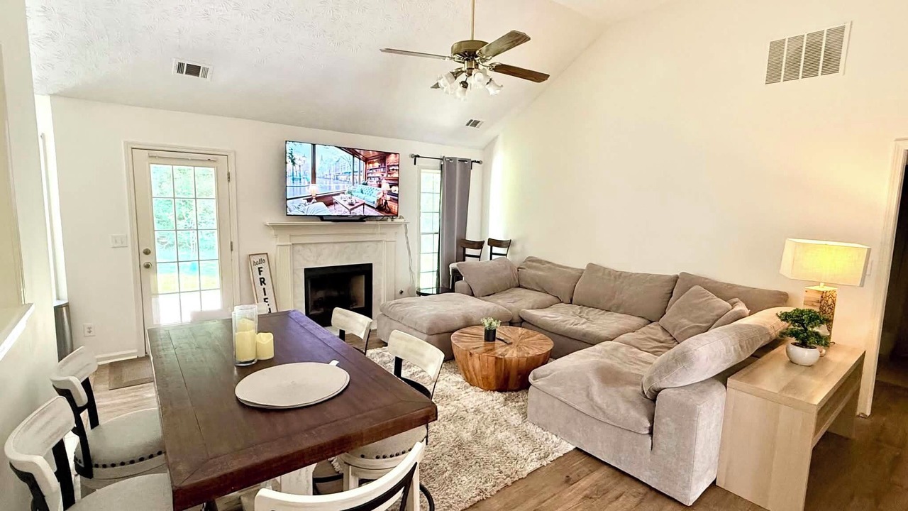 Photo of Livingroom in Lawrenceville