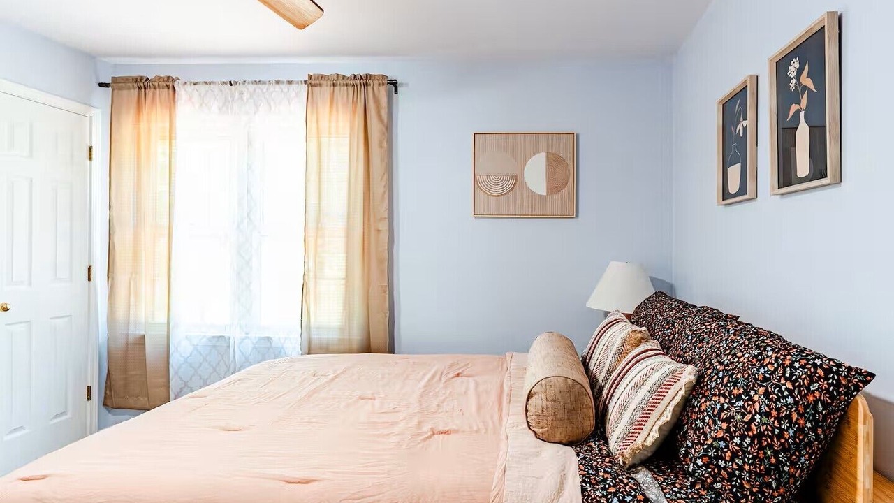 Photo of Bedroom in Lilburn
