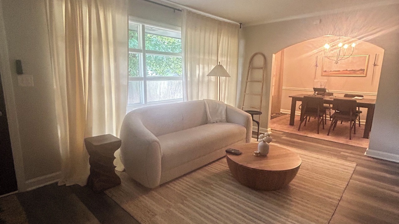 Photo of Livingroom in Tucker