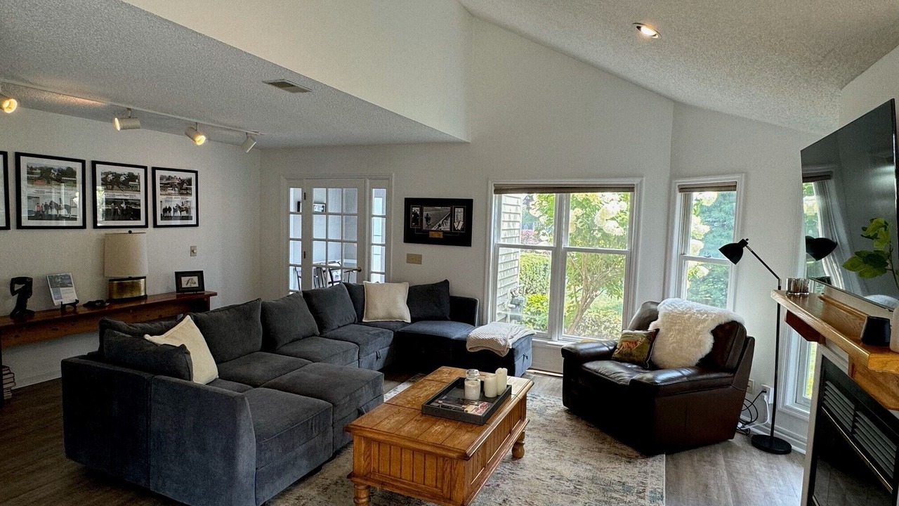 Photo of Livingroom in Saratoga Springs