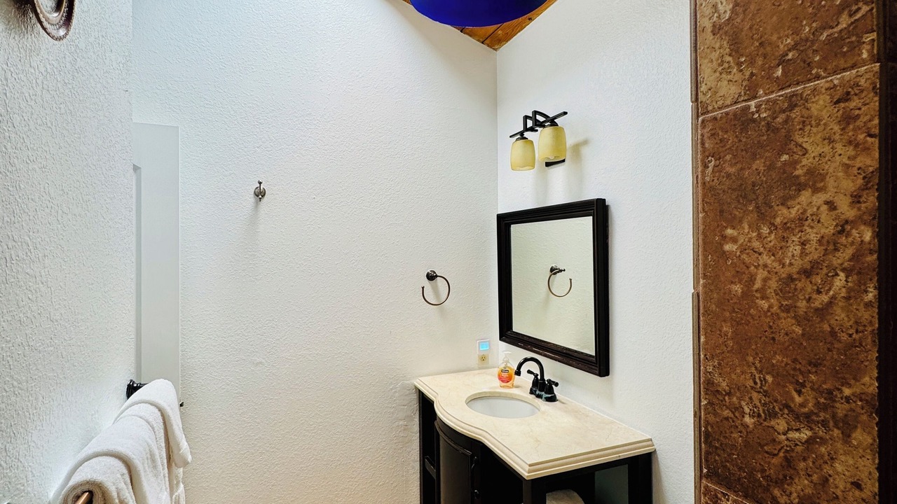 Photo of Bathroom in Wainiha