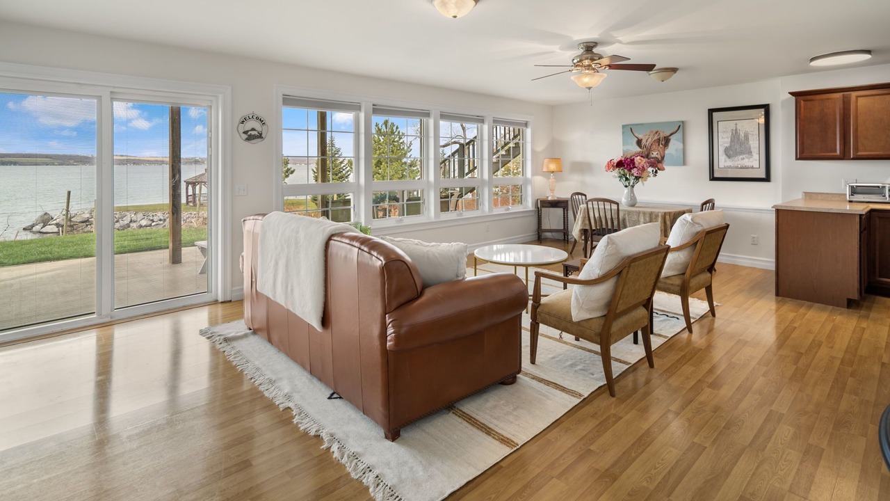 Photo of Livingroom in Romulus