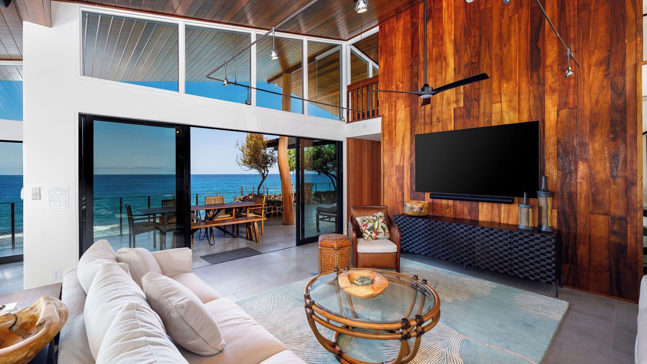 Photo of Livingroom in Kahaluu Bay