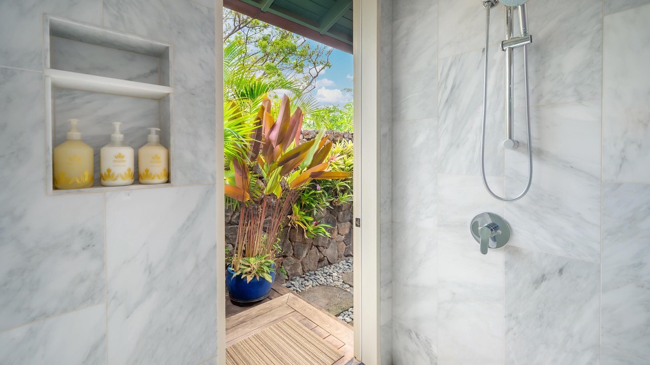 Photo of Bathroom in Poipu