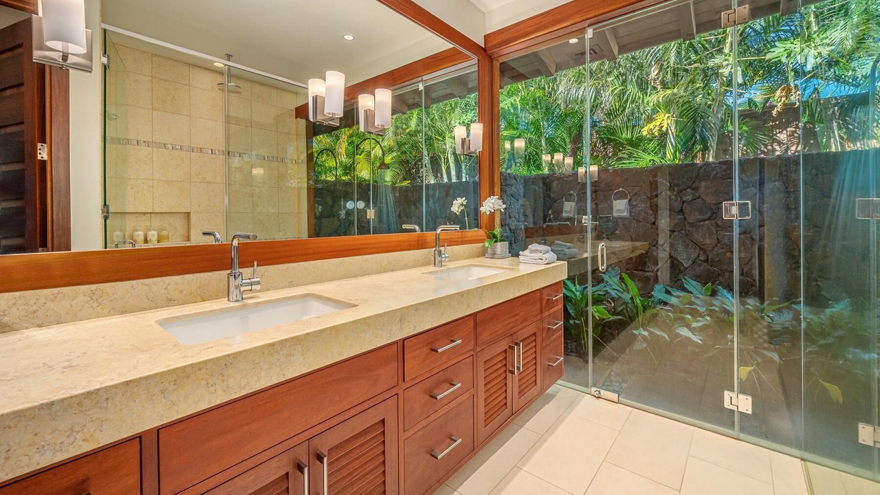Photo of Bathroom in Poipu