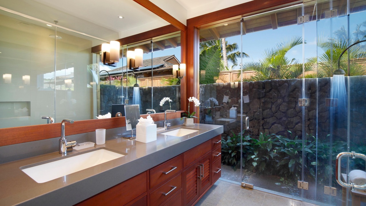 Photo of Bathroom in Poipu