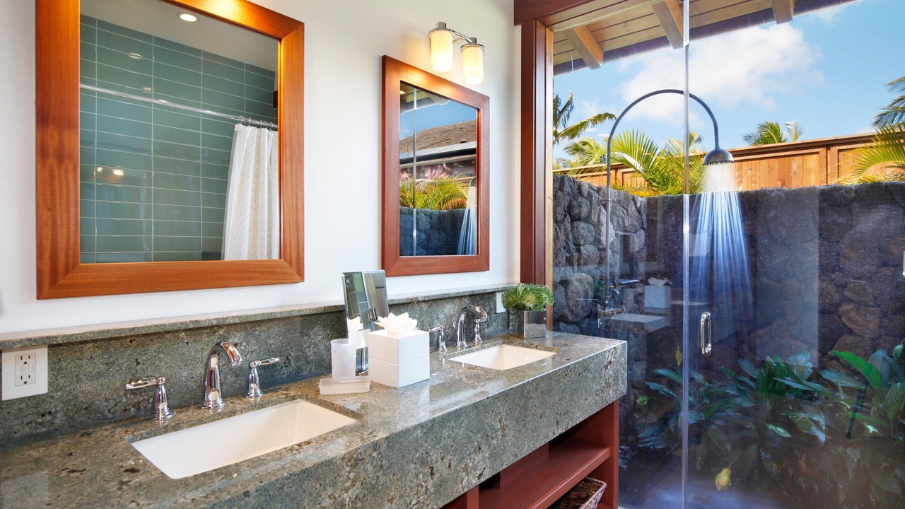 Photo of Bathroom in Poipu