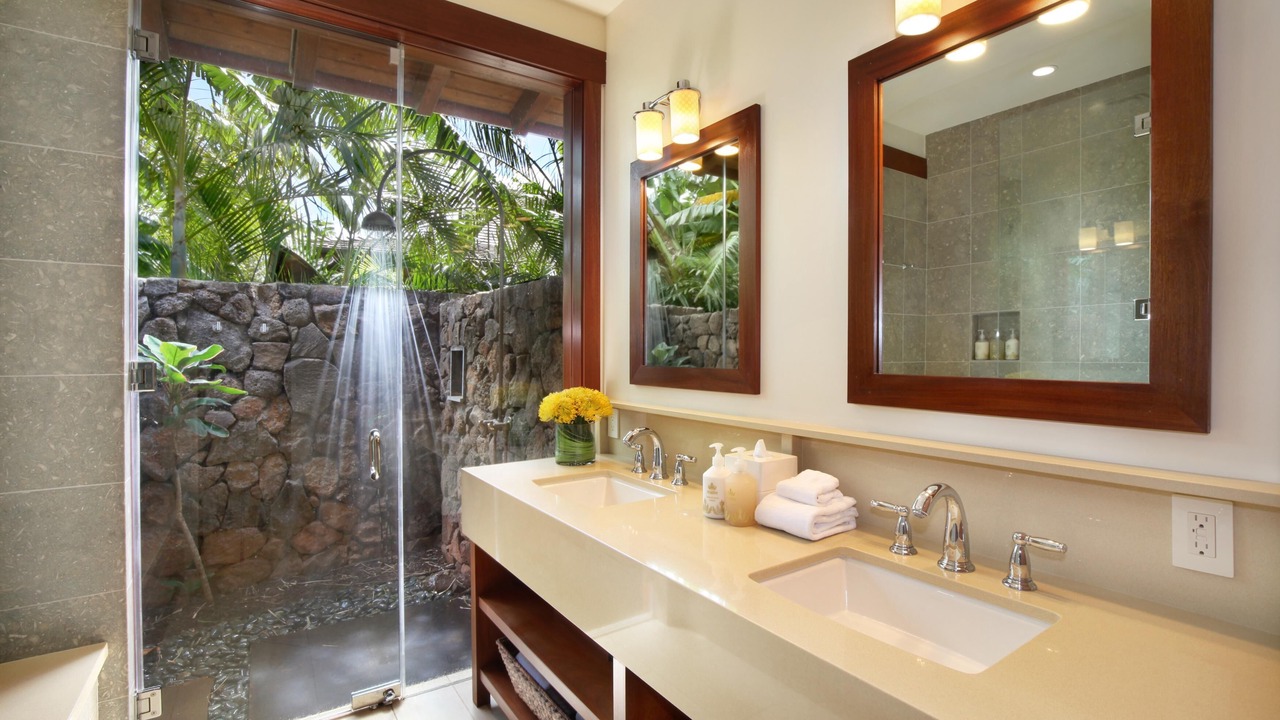 Photo of Bathroom in Poipu