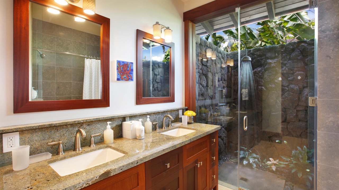 Photo of Bathroom in Poipu